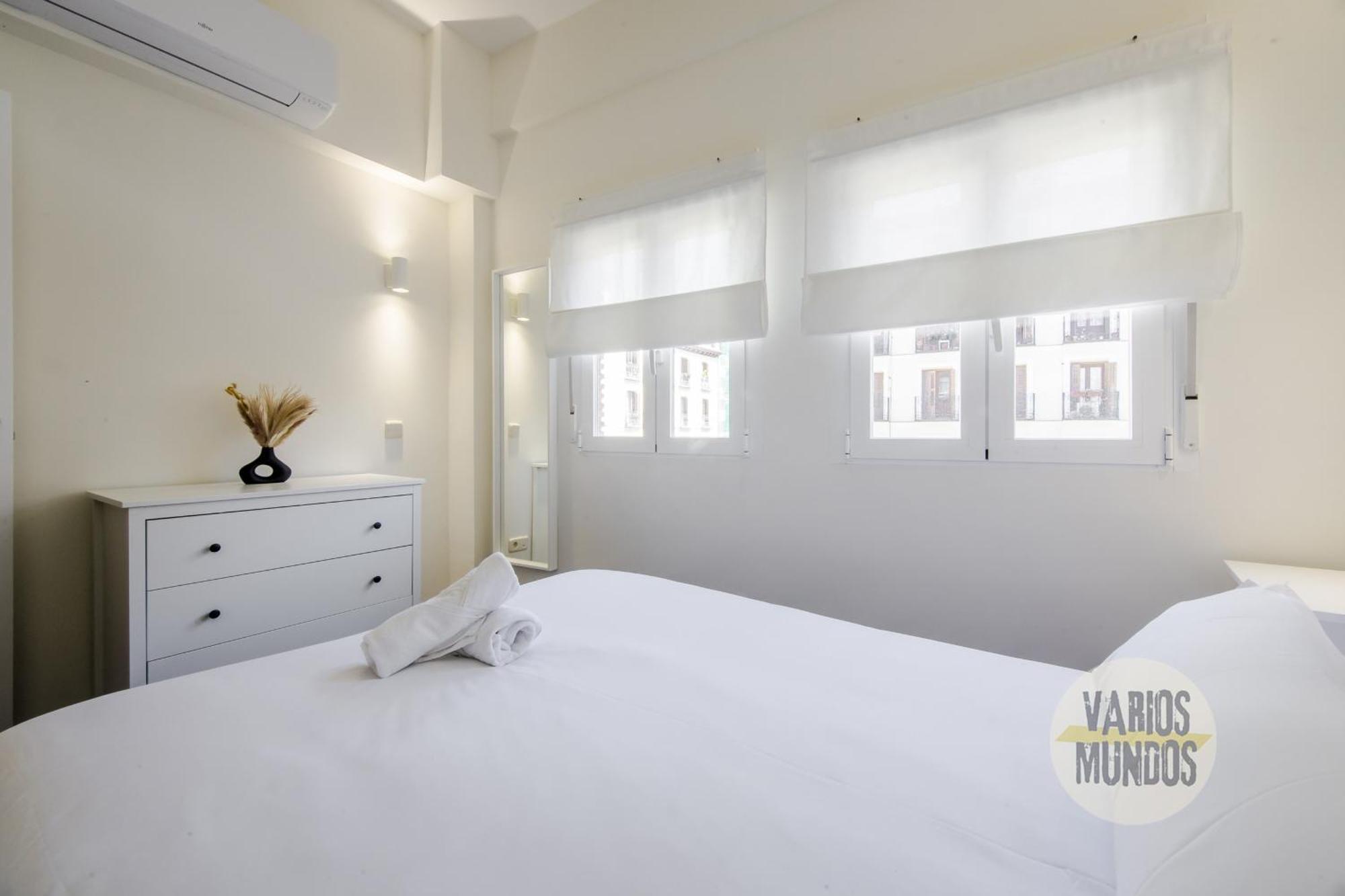 Confortable Apt Para 3 Pax A 1 Min De Gran Via Madrid Luaran gambar