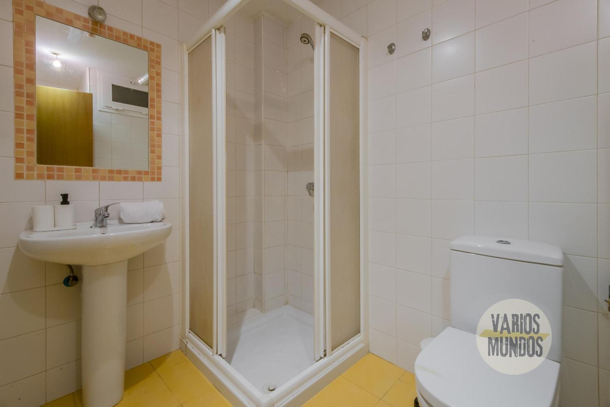 Confortable Apt Para 3 Pax A 1 Min De Gran Via Madrid Luaran gambar